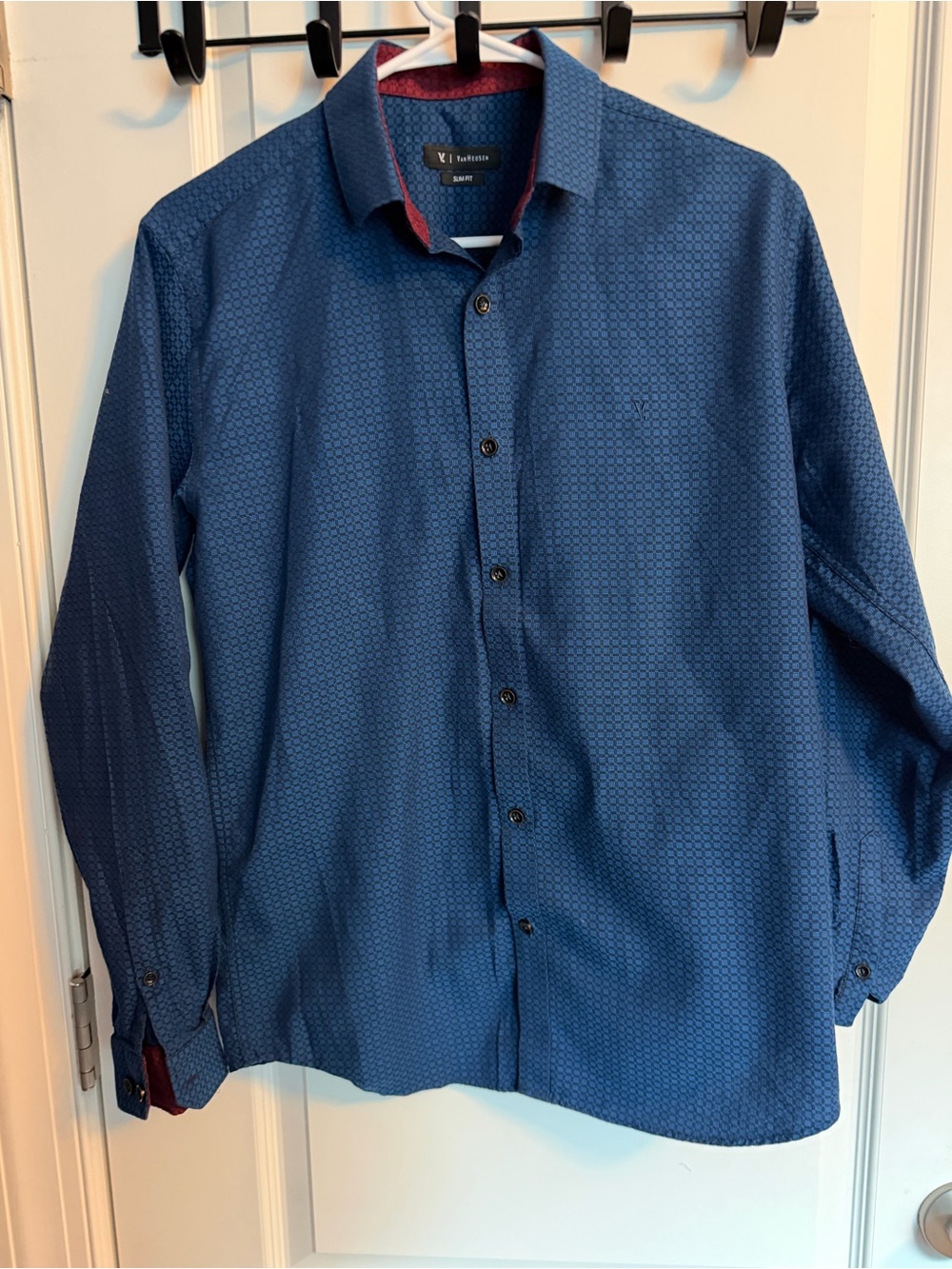 Van Heusen Slim Fit Navy Check Button-Down with Burgundy Trim Size M (15)